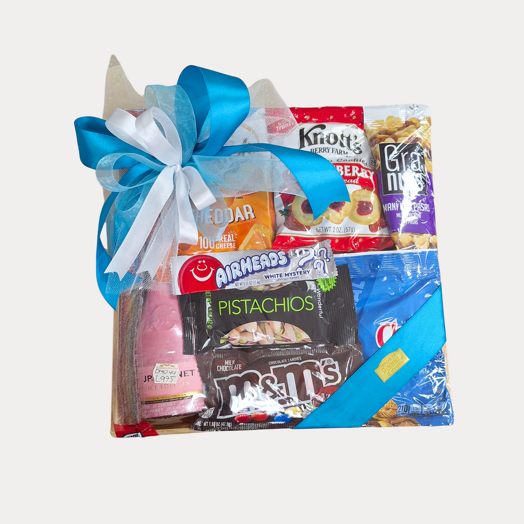 Canasta de Snacks, caja grande, con espumante JP. Chenet, moño azul