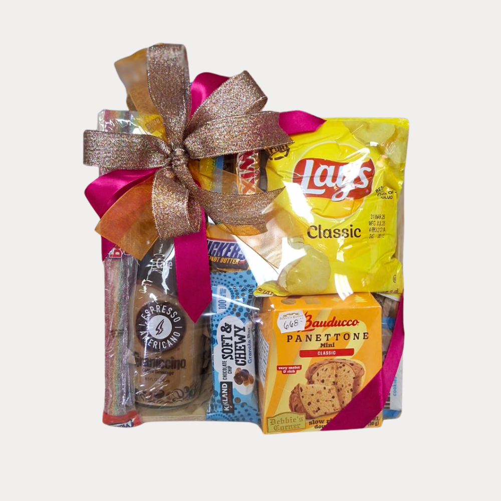 Canasta de Snacks, caja mediana, café y Panettone